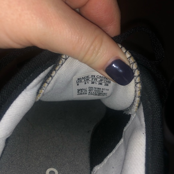 Adidas canvas sneaker - Picture 5 of 5